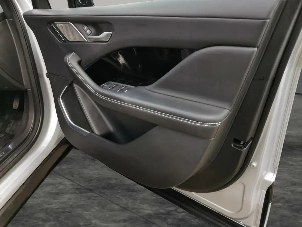 2022-jaguar-i-pace-ev400-hse-black-big-31