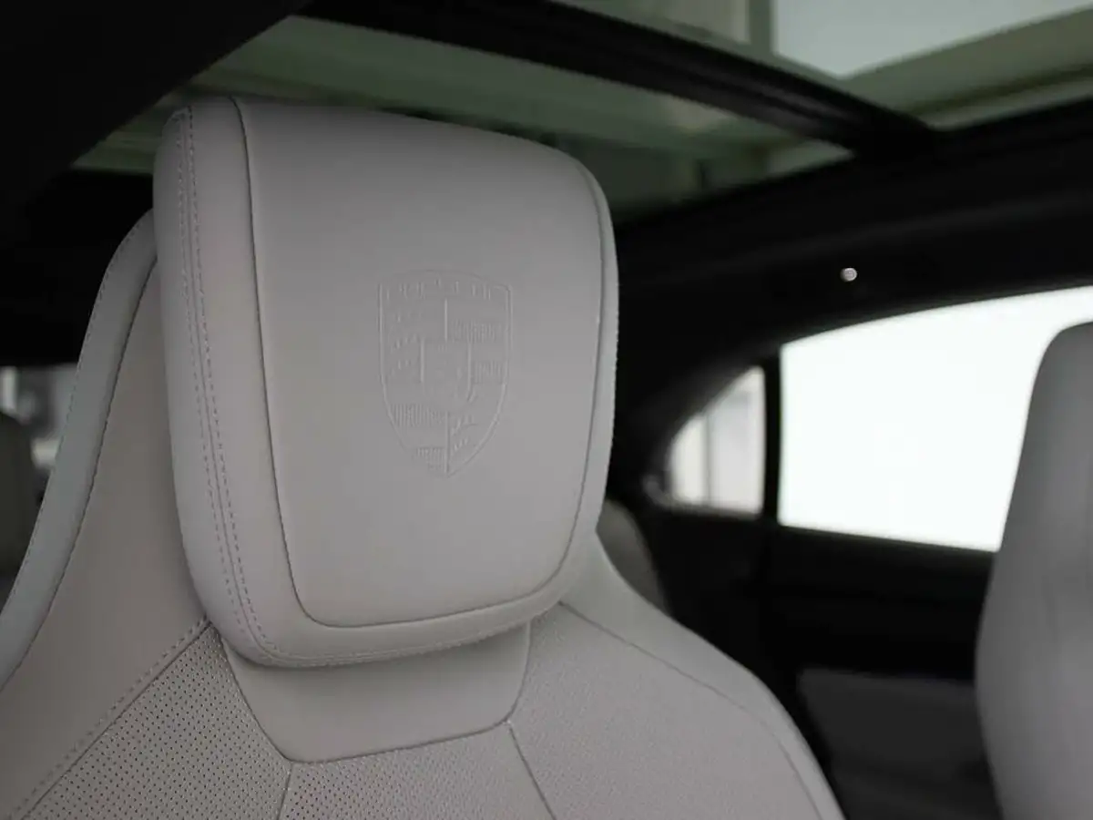 2024-porsche-macan-e-turbo-electric-big-36