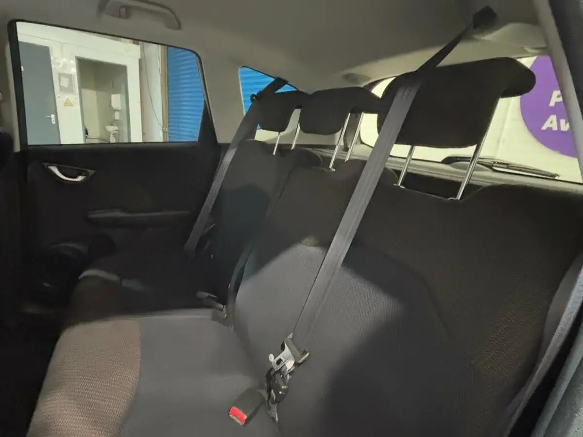 2013-honda-jazz-14-es-plus-big-18