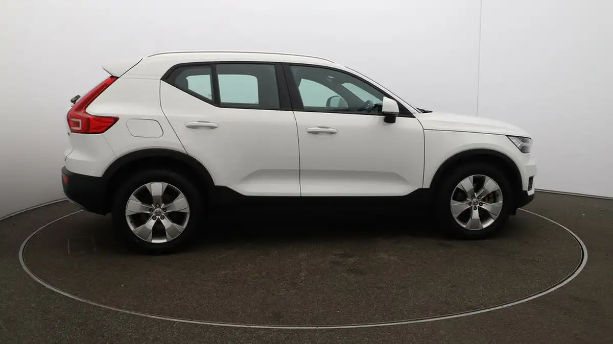 2020-volvo-xc40-20-b4-momentum-big-42