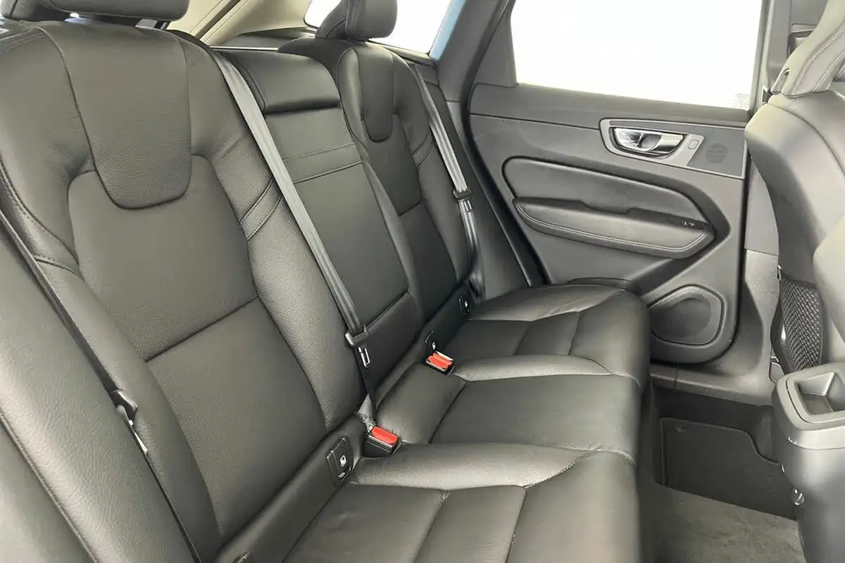 2021-volvo-xc60-20-b5-momentum-big-32