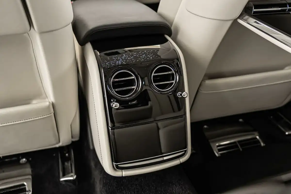 2019-rolls-royce-phantom-67-big-36