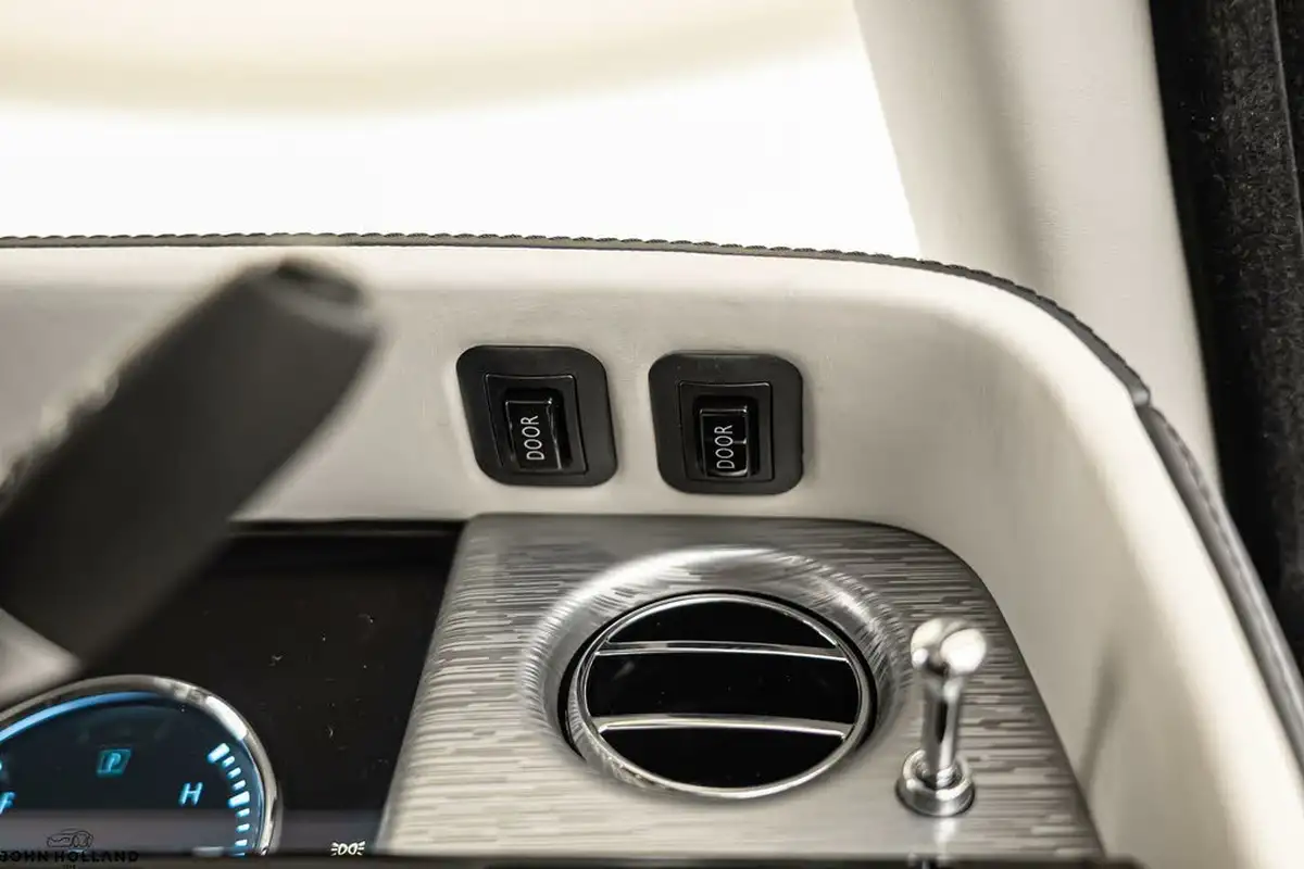 2019-rolls-royce-phantom-67-big-60