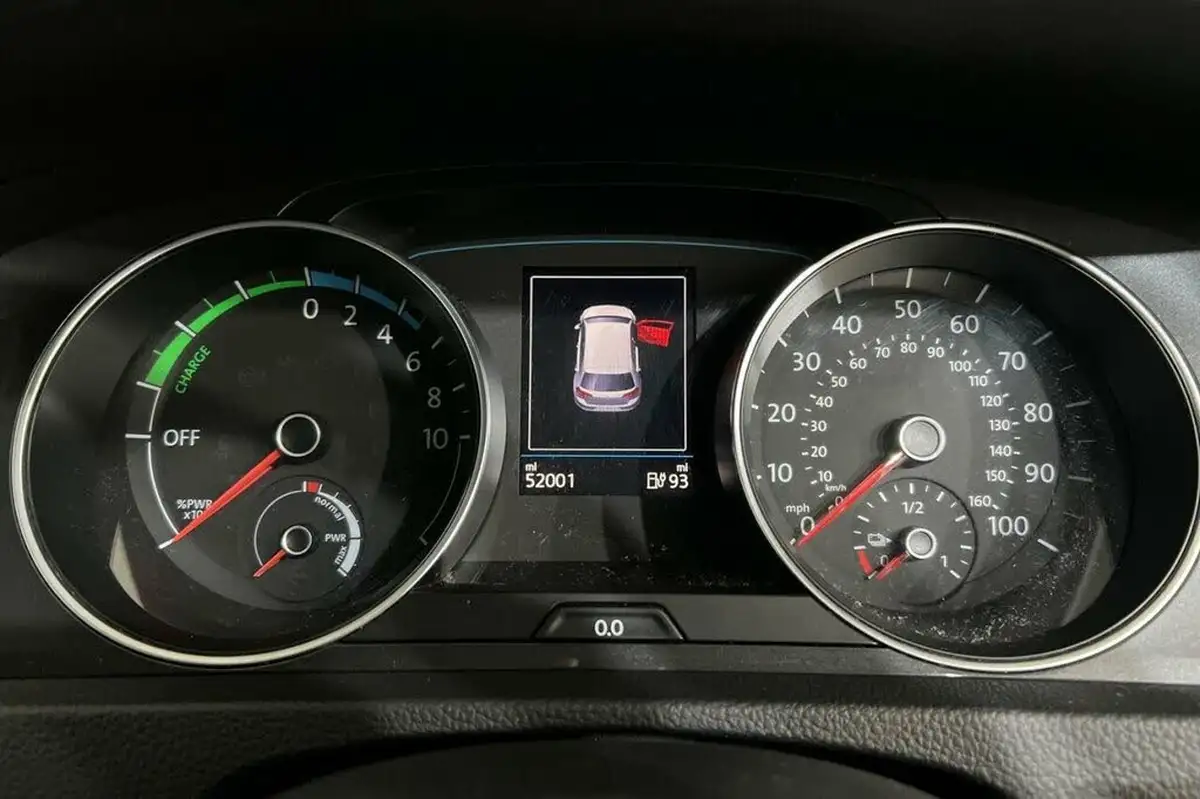 2019-volkswagen-golf-e-e-golf-big-13