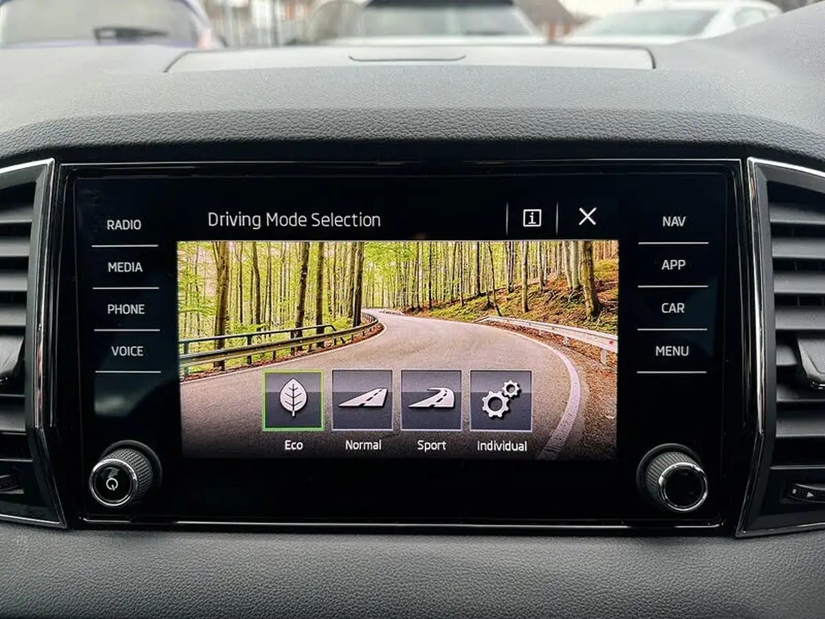 2019-skoda-karoq-15-tsi-se-l-big-23