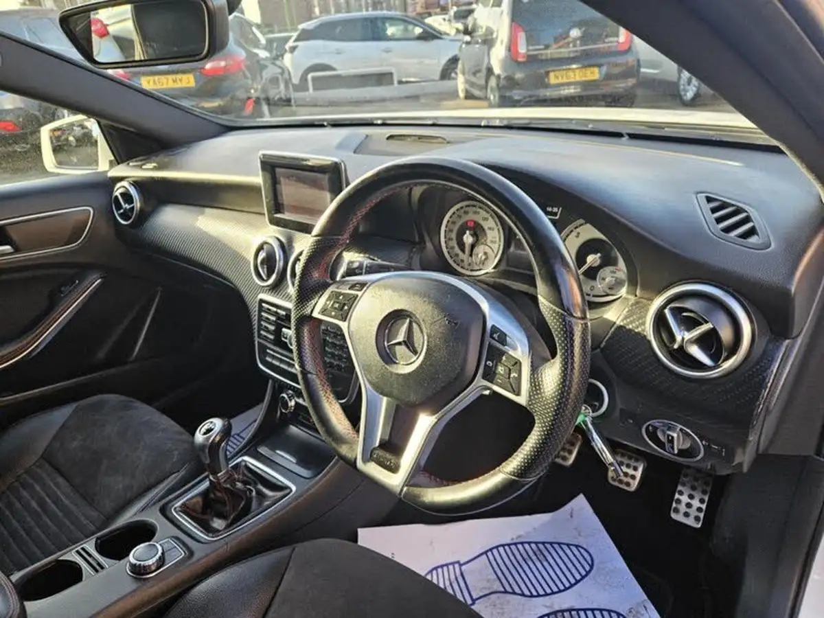 2015-mercedes-benz-a-class-21cdi-a200-amg-sport-big-13