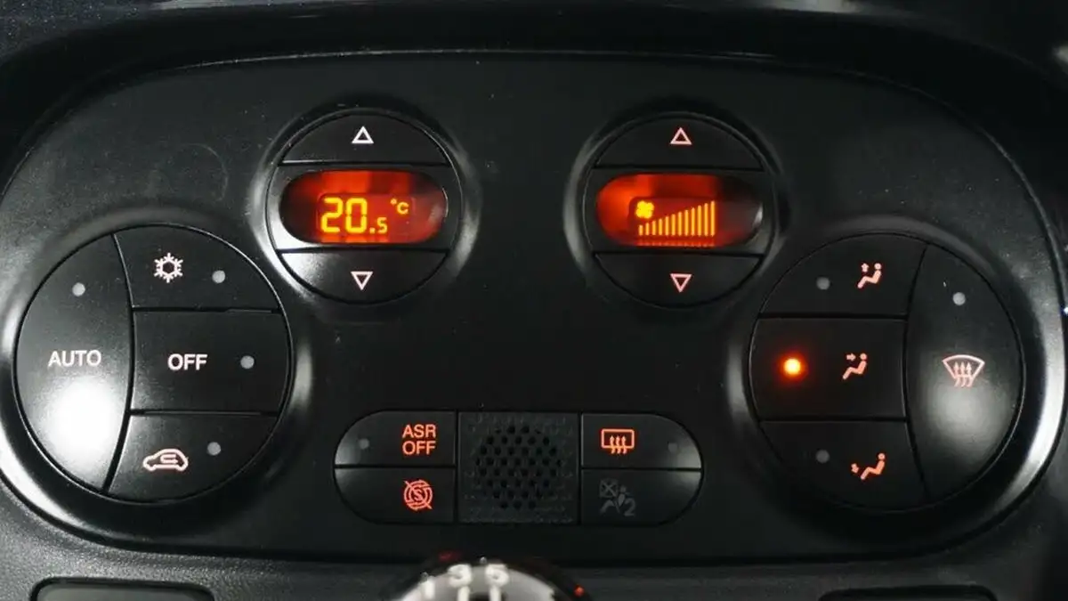 2016-fiat-500-12-lounge-big-14