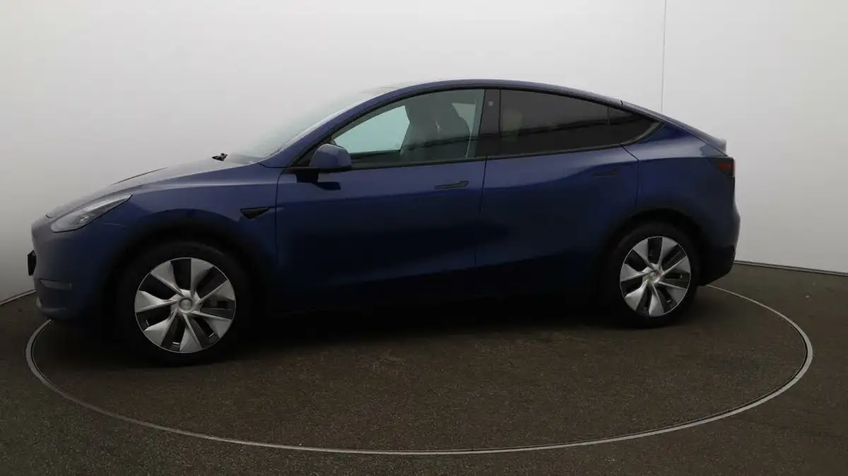 2023-tesla-model-y-e-long-range-big-62