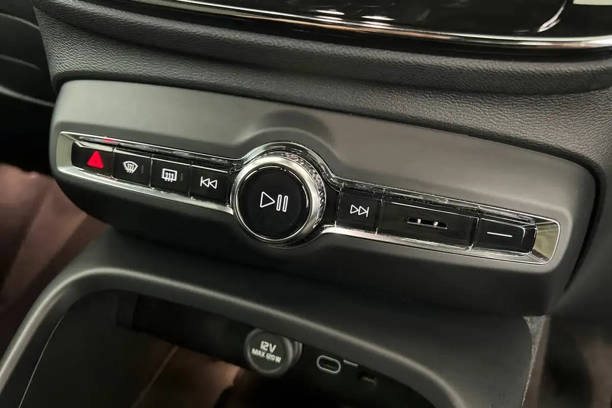 2023-volvo-xc40-20-b3-plus-big-13