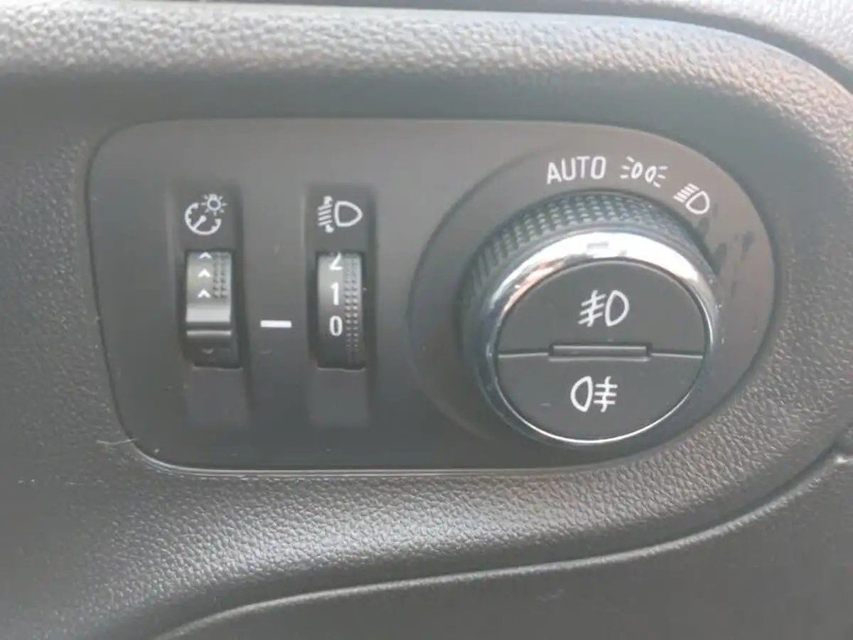 2020-vauxhall-grandland-x-12-sri-nav-auto-big-16