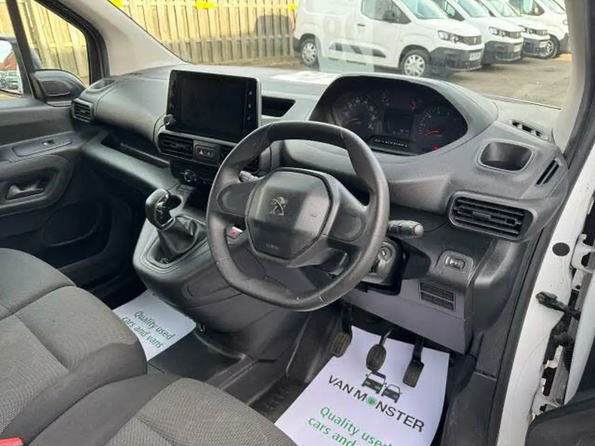 2020-peugeot-partner-15-bluehdi-1000-professional-100ps-eu6dt-panel-big-12