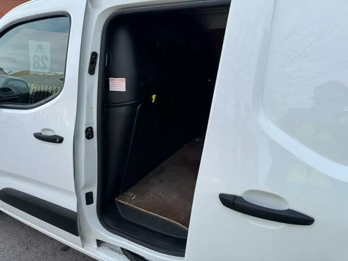 2020-peugeot-partner-15-bluehdi-1000-professional-100ps-eu6dt-panel-big-36
