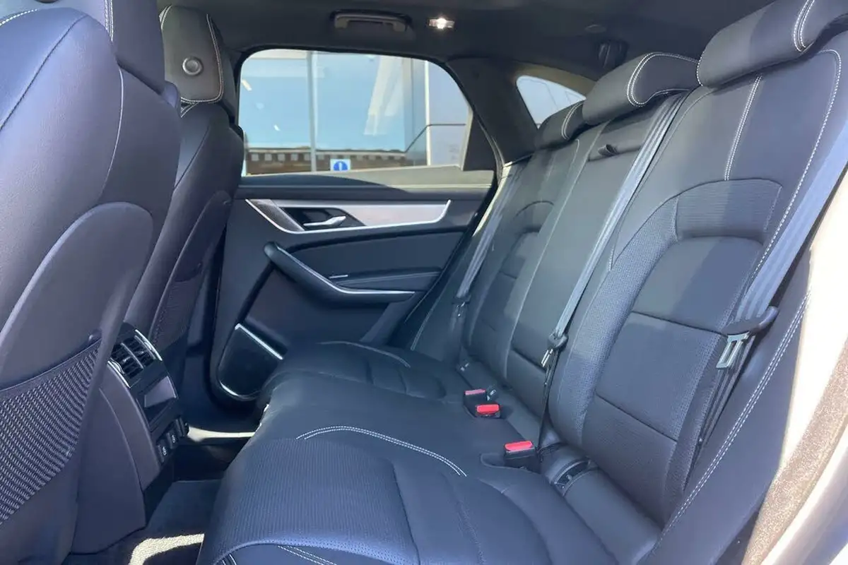 2024-jaguar-f-pace-20-p400e-r-dynamic-se-black-big-37