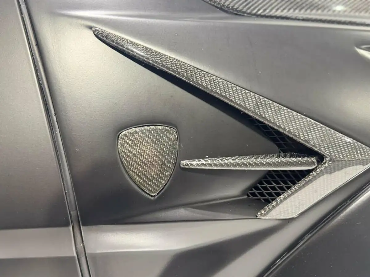 2021-lamborghini-urus-40-no-trim-big-29
