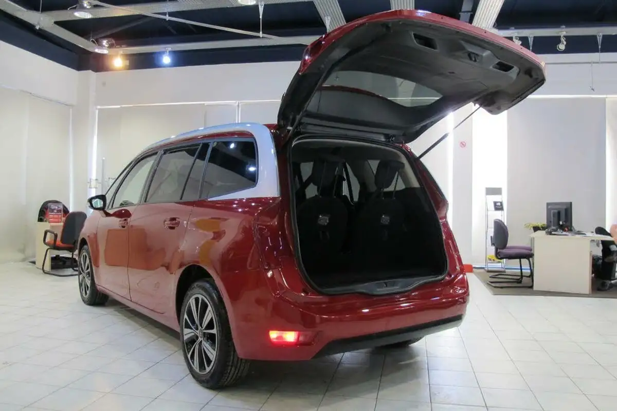 2019-citroen-grand-c4-spacetourer-12-puretech-feel-big-5