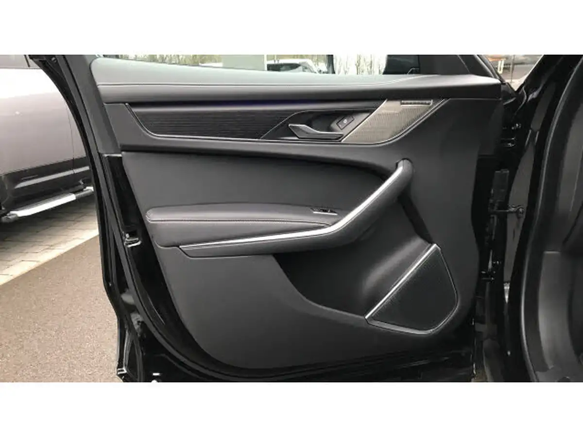 2024-jaguar-f-pace-20-d200-r-dynamic-hse-black-big-26