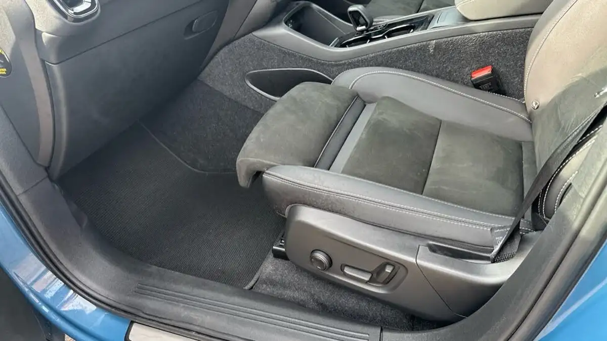 2022-volvo-c40-e-twin-recharge-pro-big-23