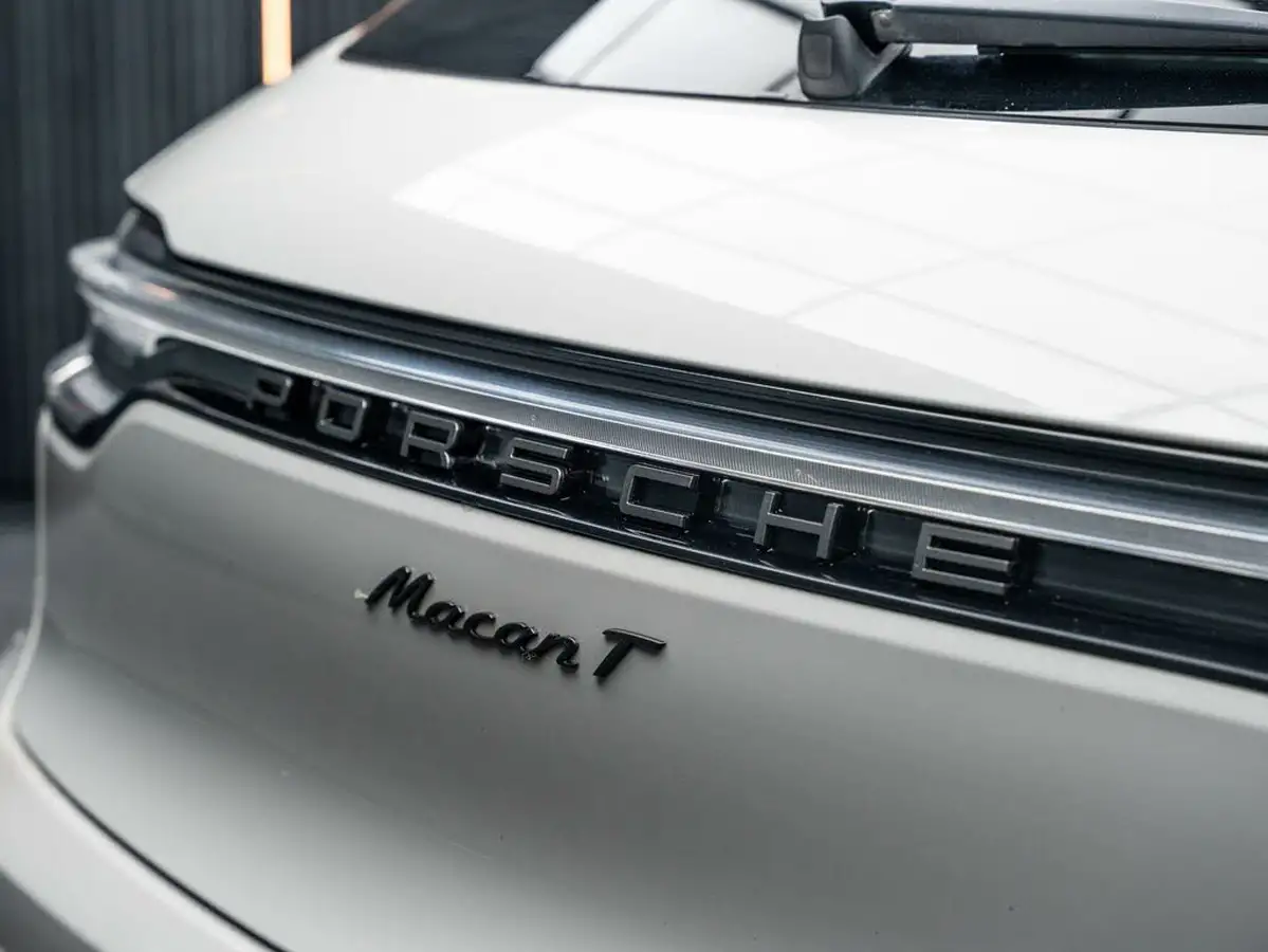 2022-porsche-macan-20-big-25