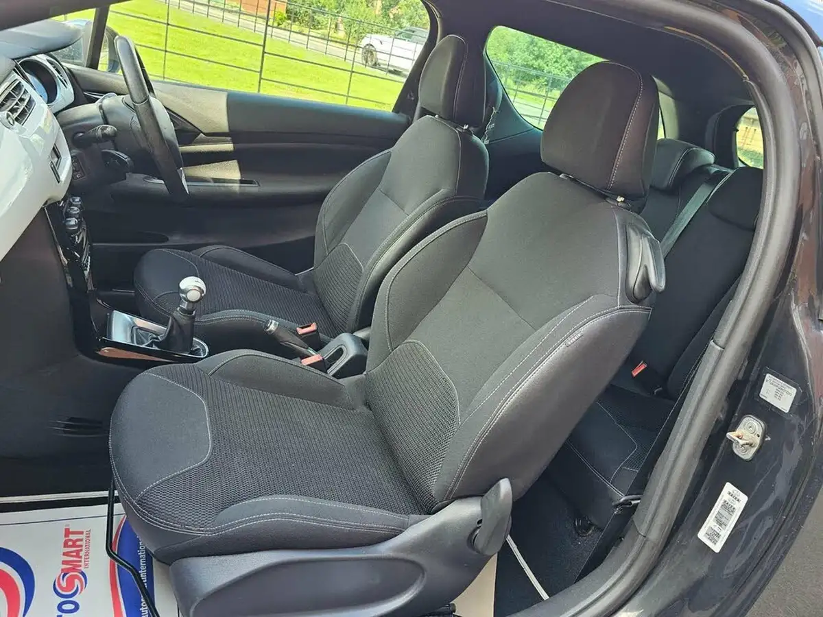 2010-citroen-ds3-16td-black-big-11