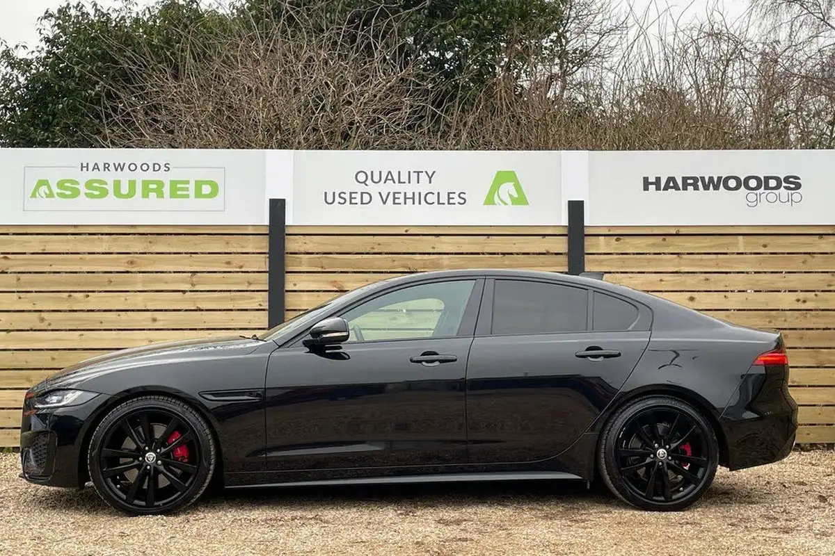 2024-jaguar-xe-20-d200-r-dynamic-hse-black-big-9