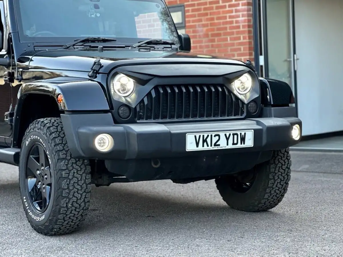 2012-jeep-wrangler-28crd-sahara-5d-auto-big-10