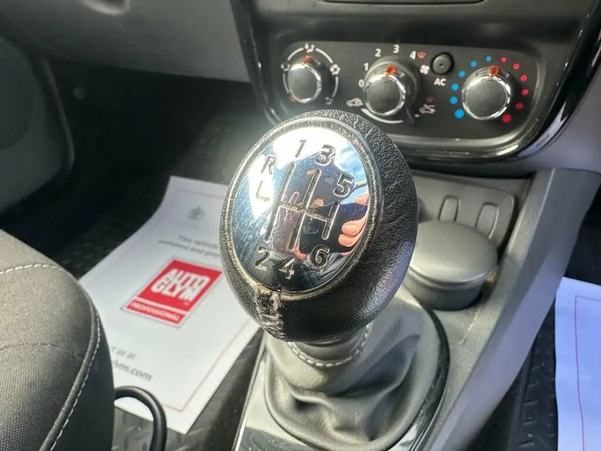 2013-dacia-duster-15d-laureate-109bhp-4x4-big-27