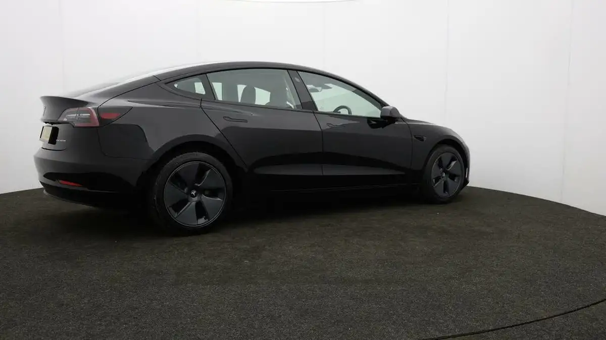2022-tesla-model-3-e-long-range-big-34