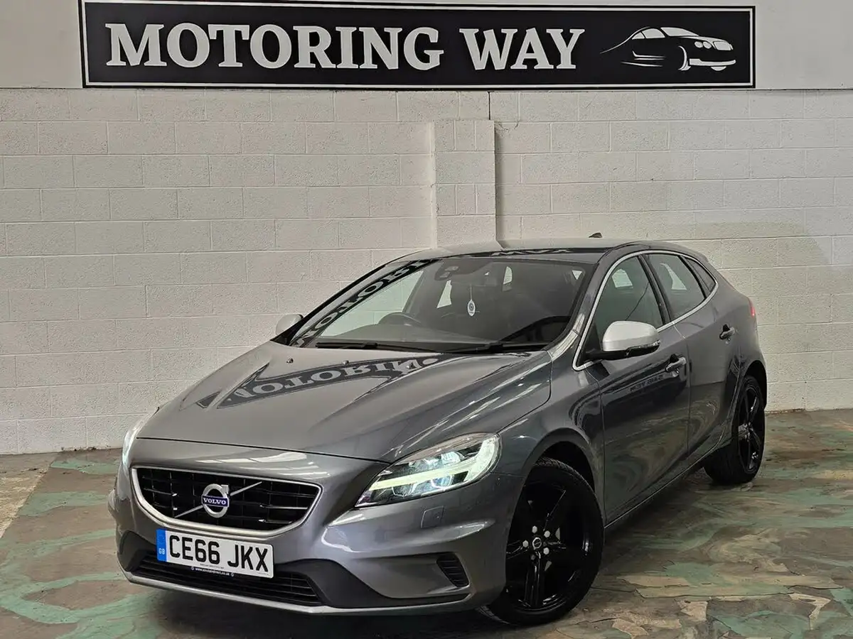 2016-volvo-v40-20-t2-r-design-big-1