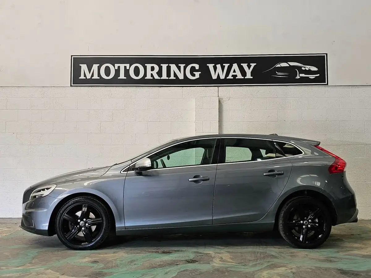 2016-volvo-v40-20-t2-r-design-big-25