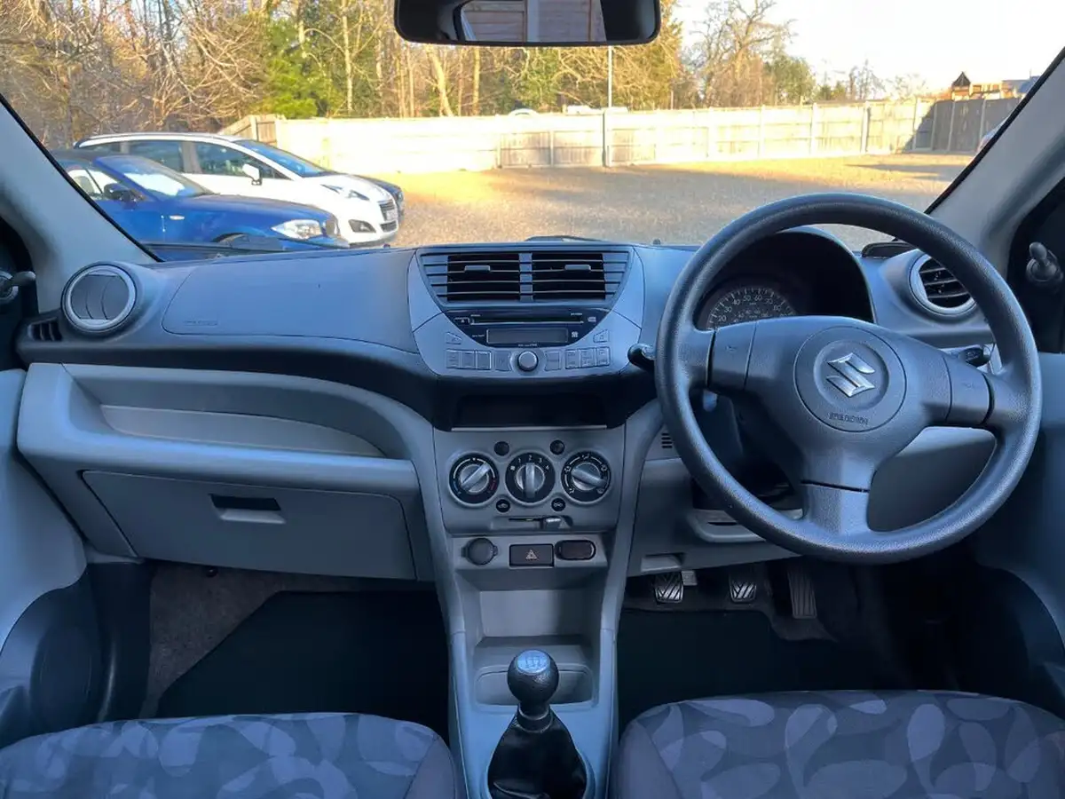 2011-suzuki-alto-10-sz2-big-13