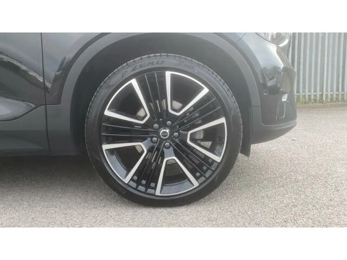 2024-volvo-xc40-20-b4-ultra-bright-big-15