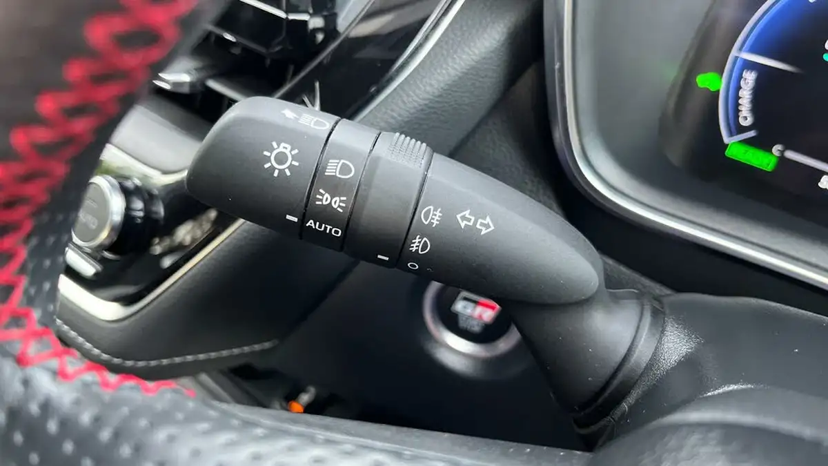 2024-toyota-corolla-20-vvt-i-gr-sport-hatchback-big-45