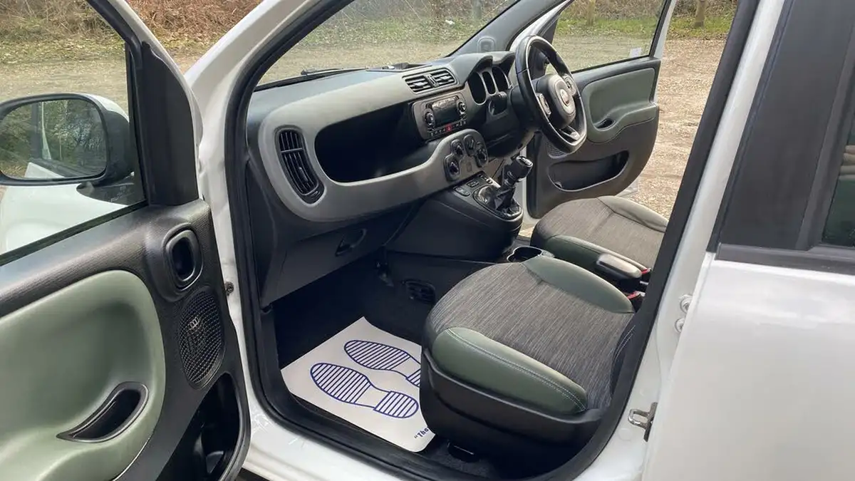 2019-fiat-panda-09-waze-4x4-big-32