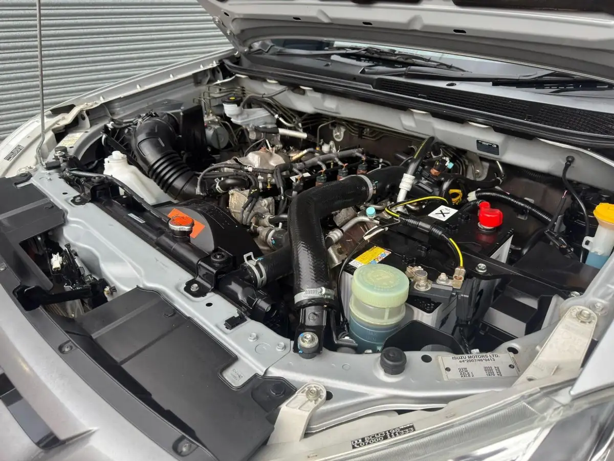 2018-isuzu-d-max-19td-eiger-big-38