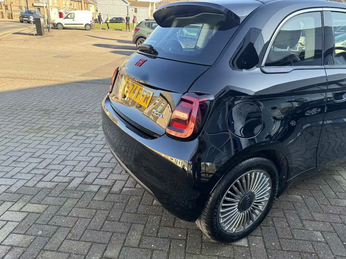 2024-fiat-500-e-red-117bhp-big-11