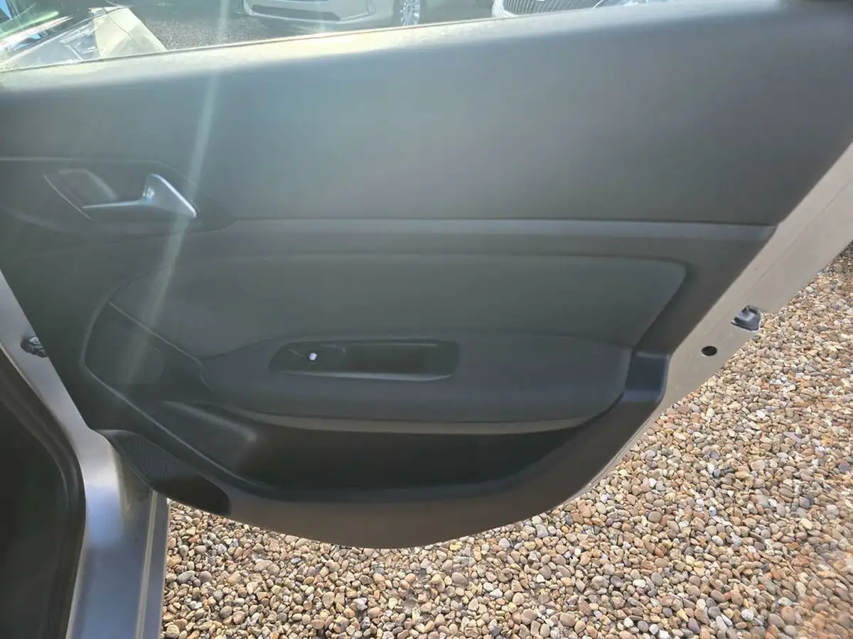 2016-peugeot-308-sw-12-puretech-allure-130bhp-eat6-big-15