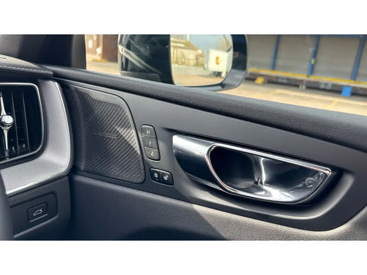 2020-volvo-xc60-20td-b4-r-design-pro-awd-big-62