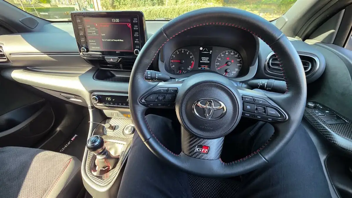 2021-toyota-yaris-16-gr-circuit-pack-big-30