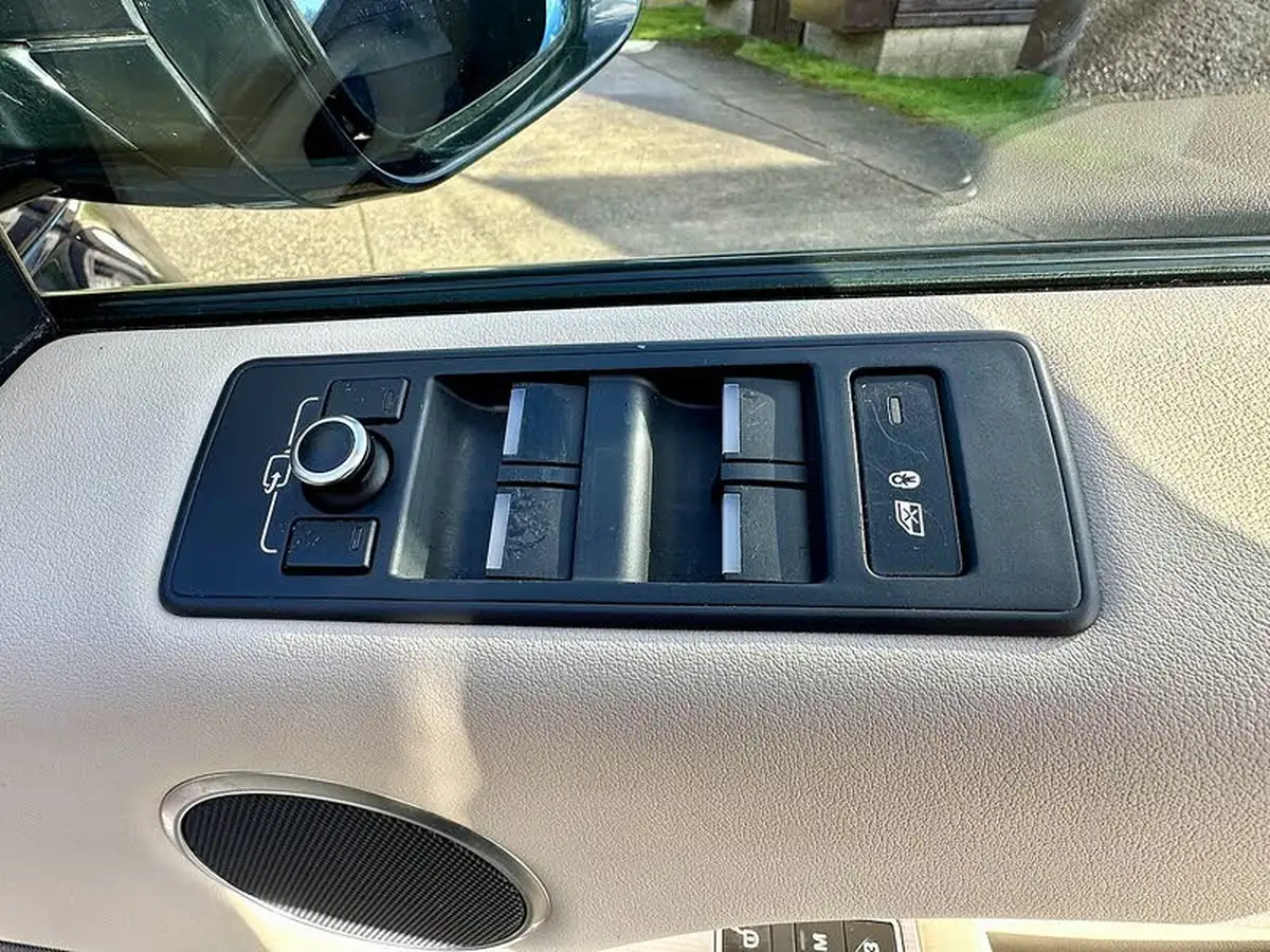 2015-land-rover-range-rover-sport-30-sd-v6-hse-292ps-4x4-big-28