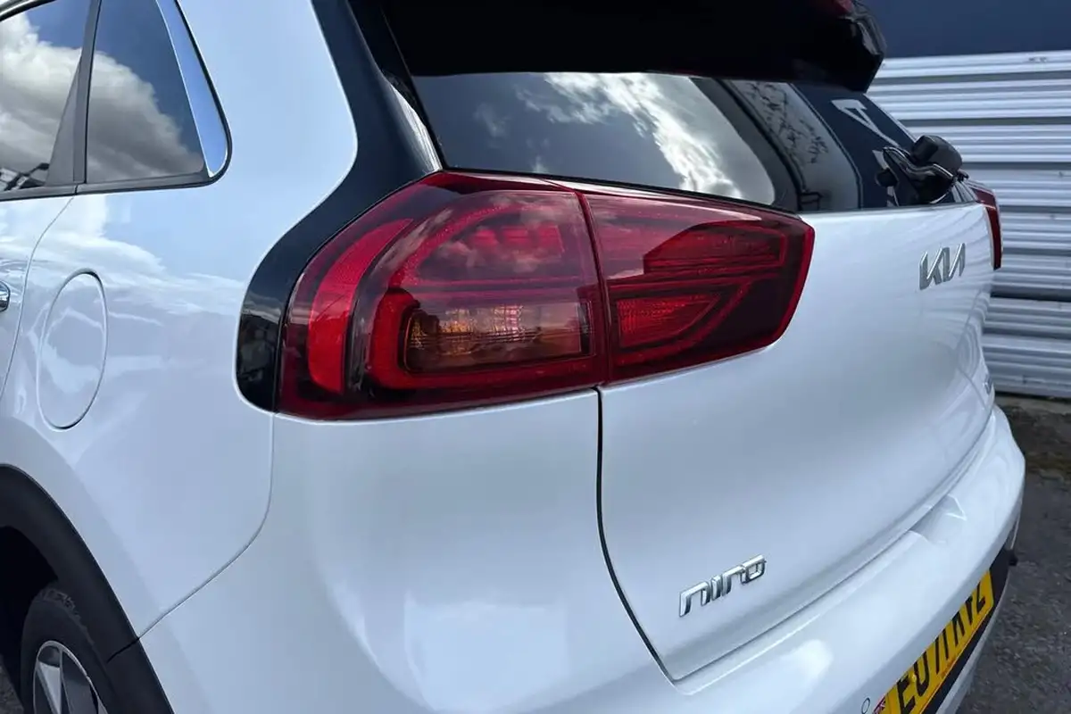 2022-kia-niro-16-gdi-3-156kwh-big-7