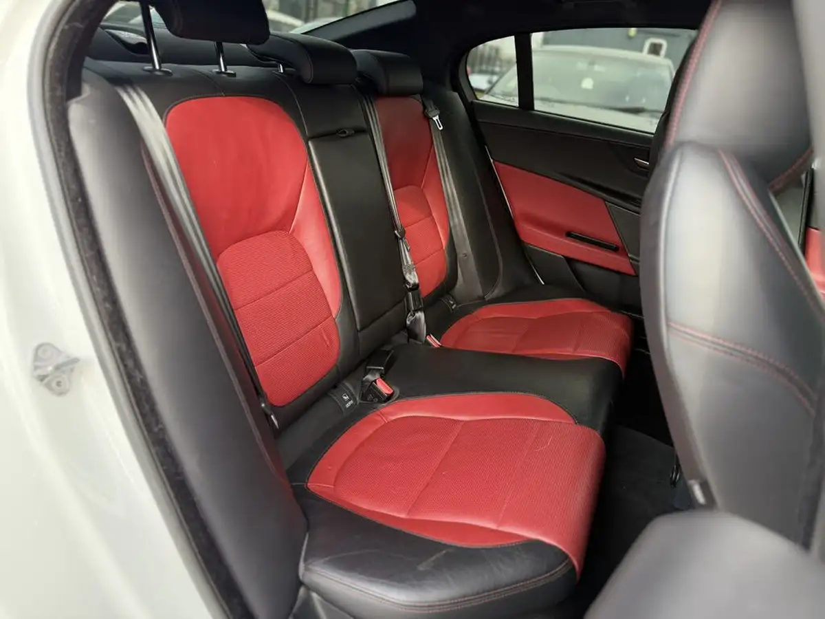 2016-jaguar-xe-20d-r-sport-180ps-auto-big-30