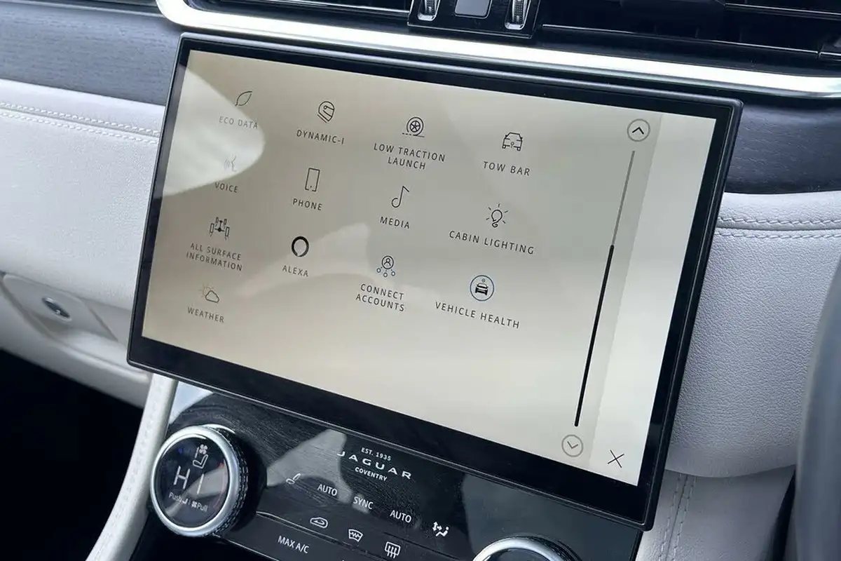 2023-jaguar-f-pace-20-d200-r-dynamic-hse-black-big-50