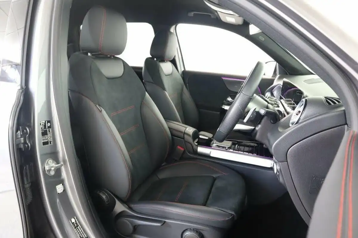 2022-mercedes-benz-glb-class-13-glb200-amg-line-premium-7g-tronic-big-35