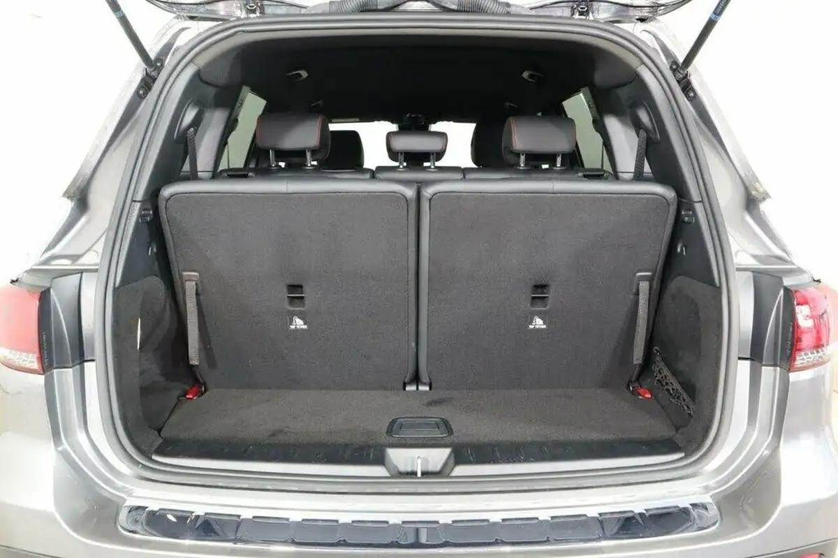 2022-mercedes-benz-glb-class-13-glb200-amg-line-premium-7g-tronic-big-11