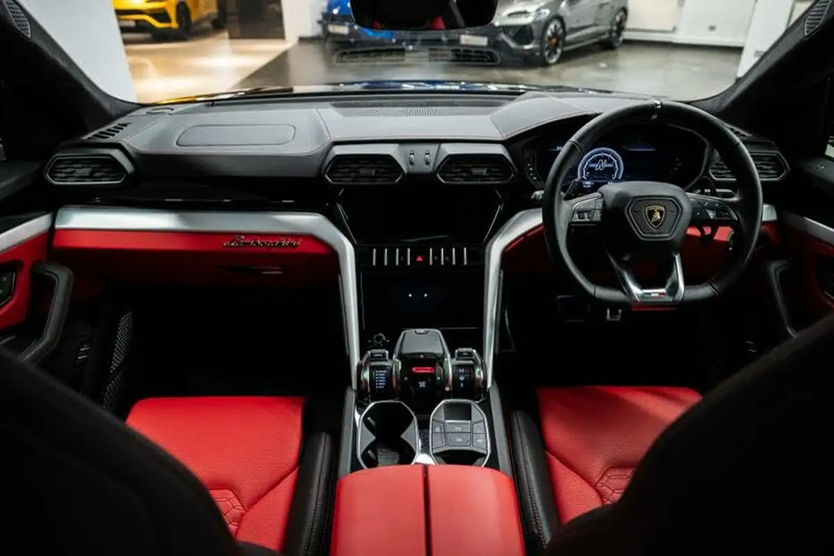 2020-lamborghini-urus-40-no-trim-big-9