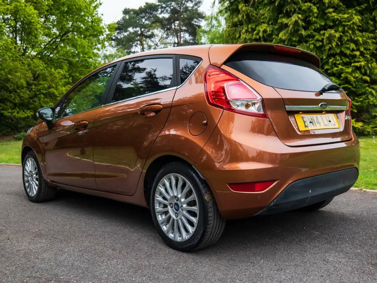2014-ford-fiesta-10-titanium-80ps-ss-5d-big-28