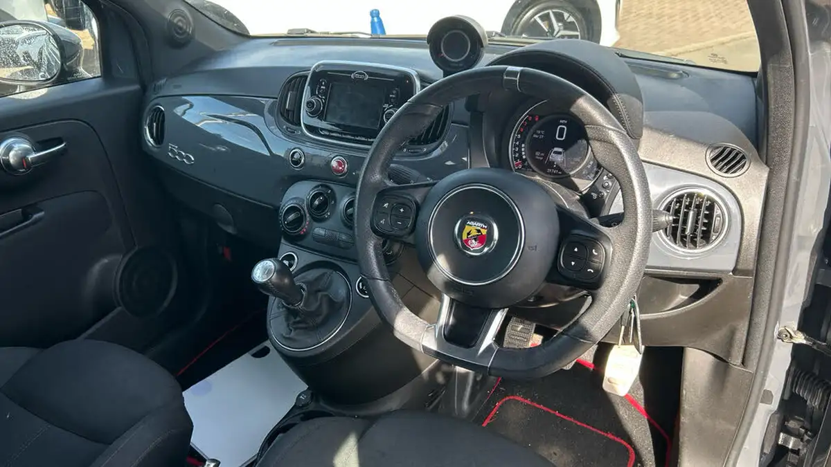 2019-abarth-595-14-tjet-big-10