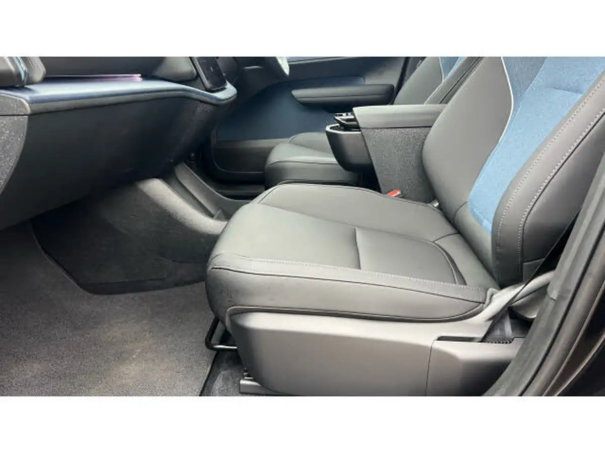 2024-volvo-ex30-e-single-motor-plus-extended-range-big-23