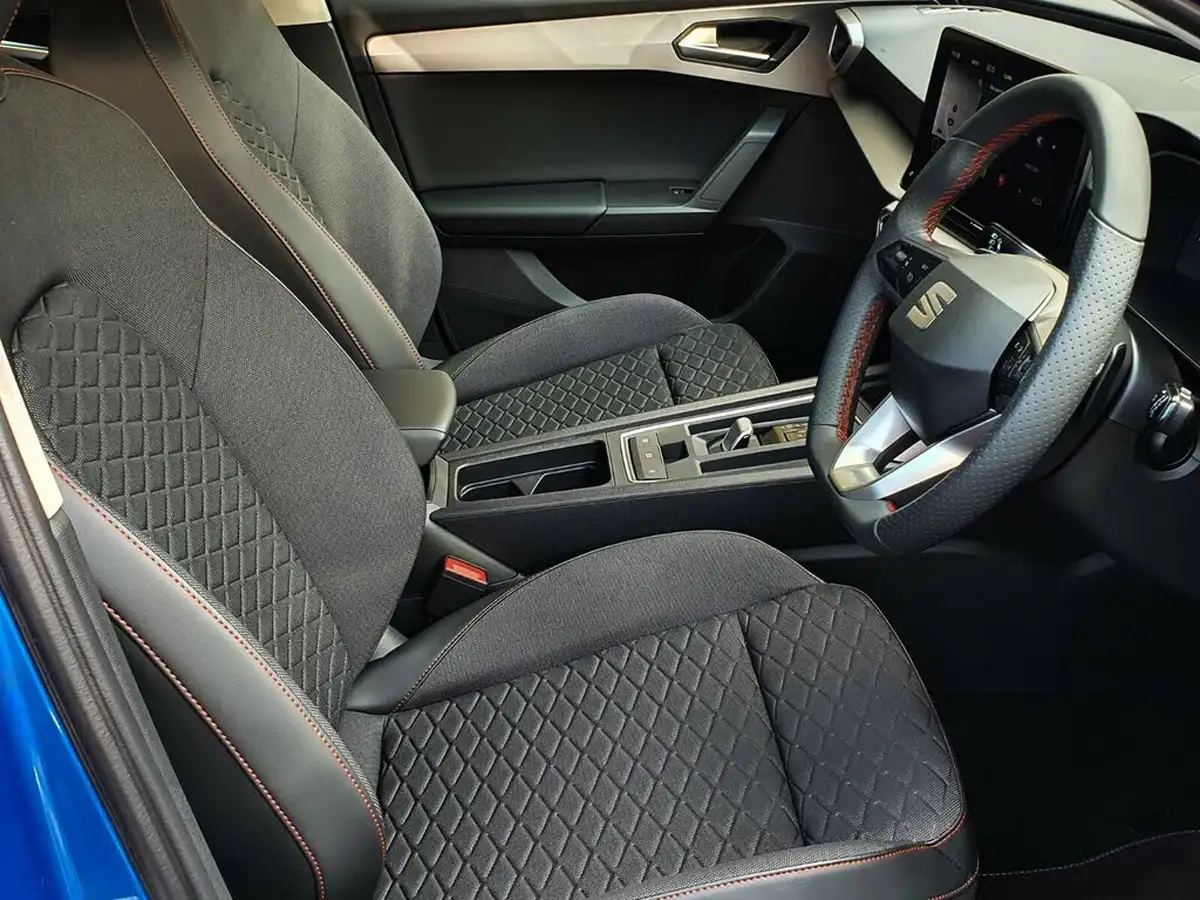 2024-seat-leon-14-e-hybrid-fr-hatchback-big-10