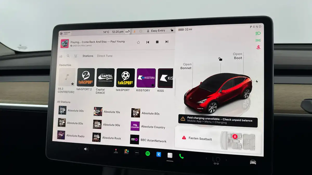 2022-tesla-model-y-e-long-range-big-17